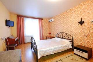 Гостиница на Бунина Липецк Двухместный номер с 1 кроватью или 2 отдельными кроватями и балконом-1